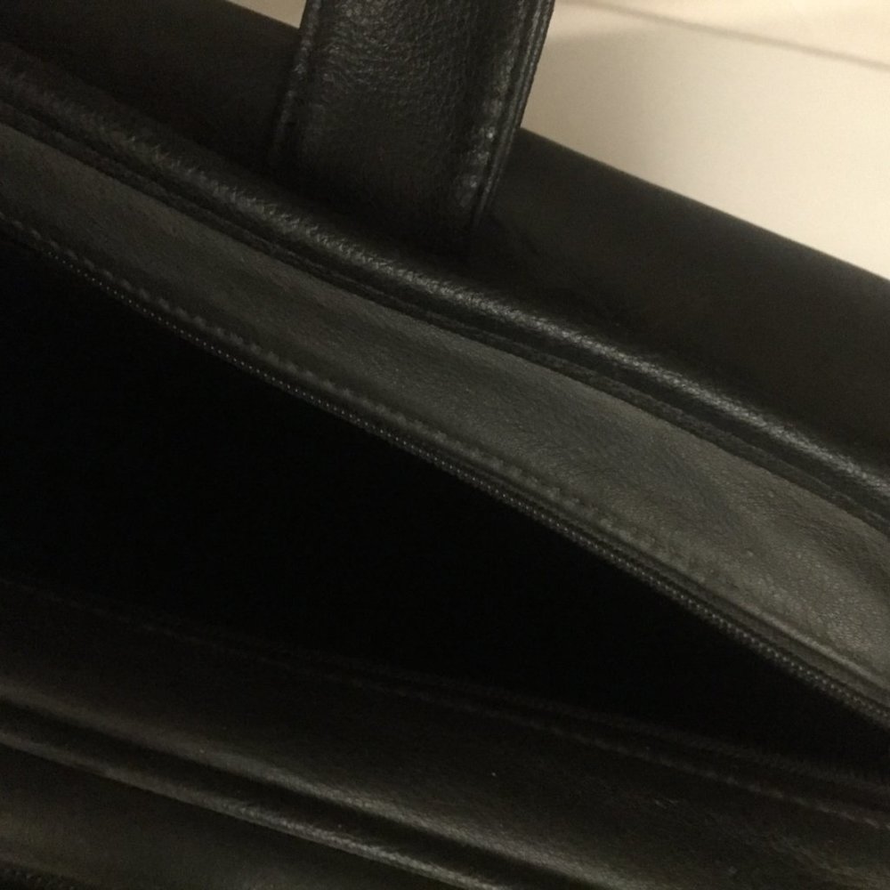 Preowned Dell Laptop Black Leather Shoulder Bag - Picture 8 of 11